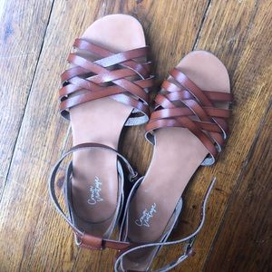 Crown Vintage brown sandals size 8.5